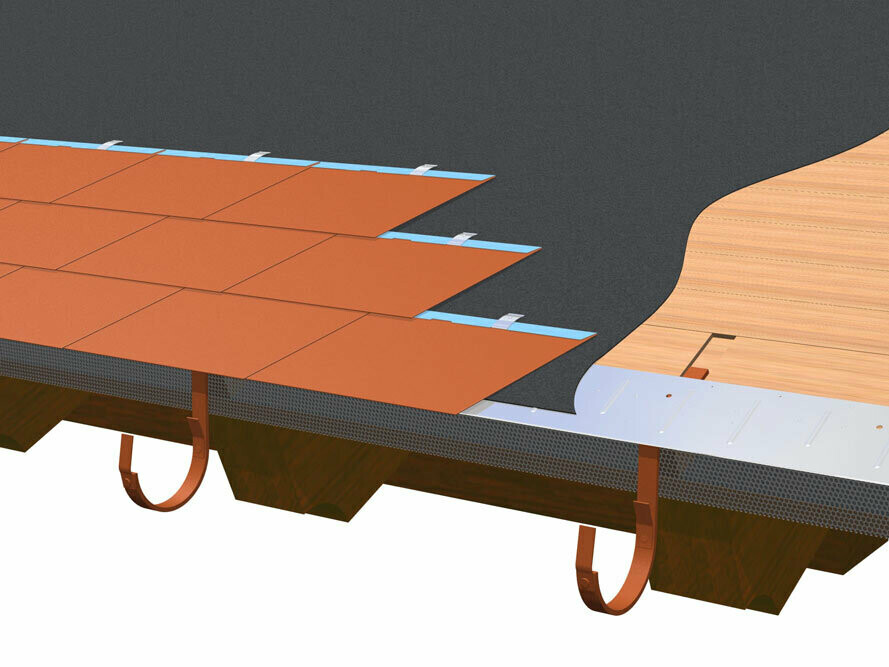 Dachaufbau bei Verwendung der PREFA Dachschindel mit Vollschalung, Trennlage, Saumstreifen und Rinnenhaken