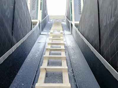 Pomôcky na montáž pri namrznutej streche.