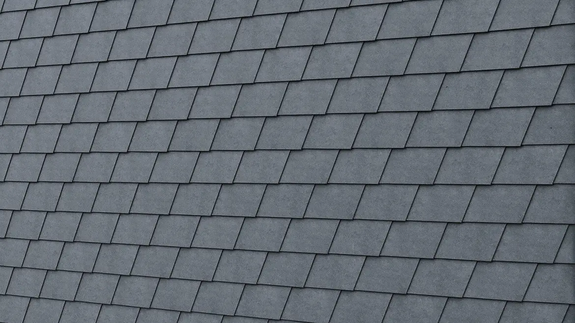 PREFA fasádny šindeľ vo farbe P.10 kamenná šedá, detailná snímka