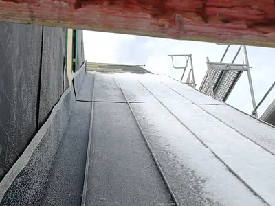 Podmienky montáže v zimnom období – detail protisnehovej ochrany PREFA.