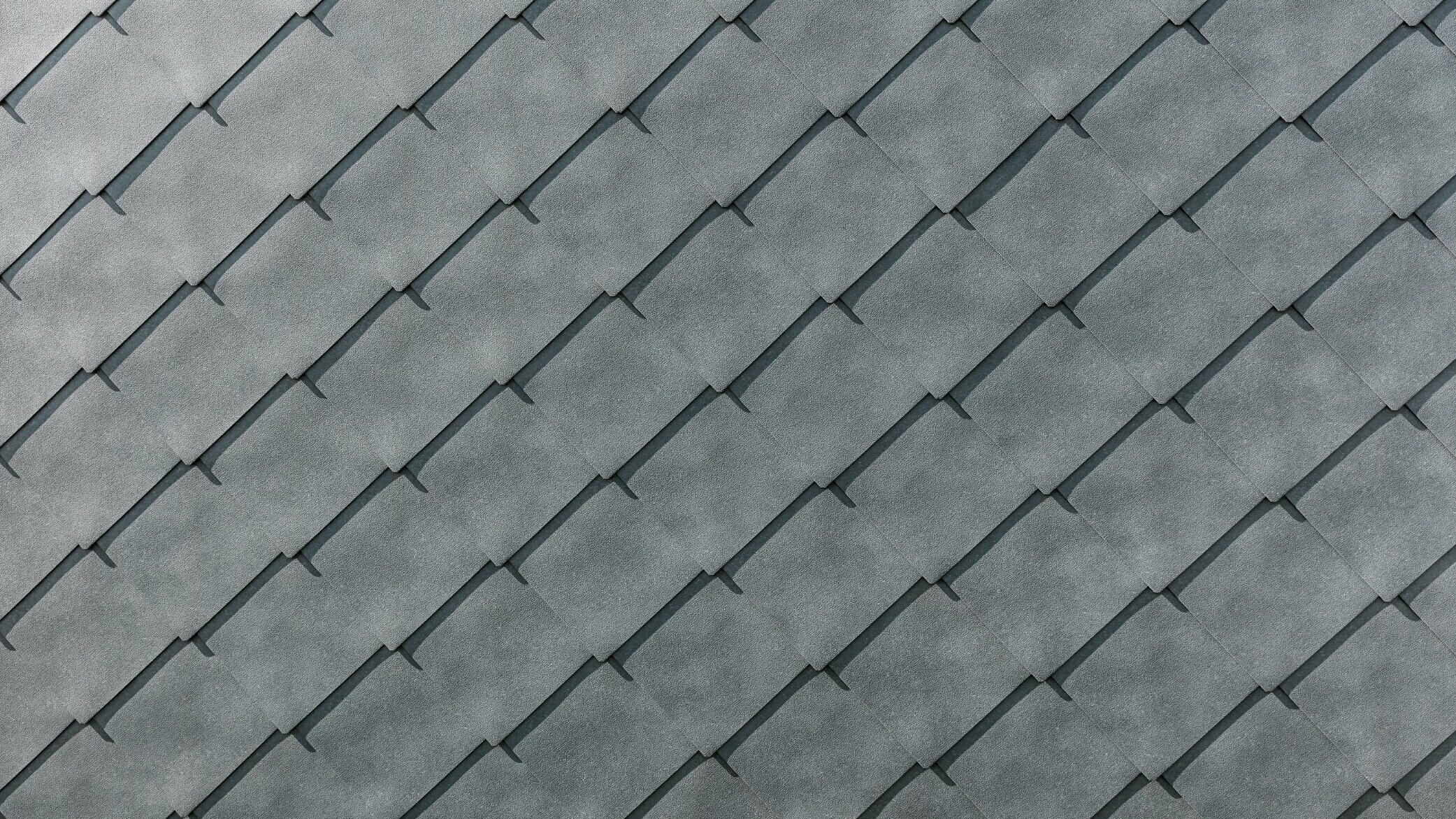 Detailná snímka PREFA hliníkových fasádnych šablón 44 × 44 vo farbe P.10 kamenná šedá