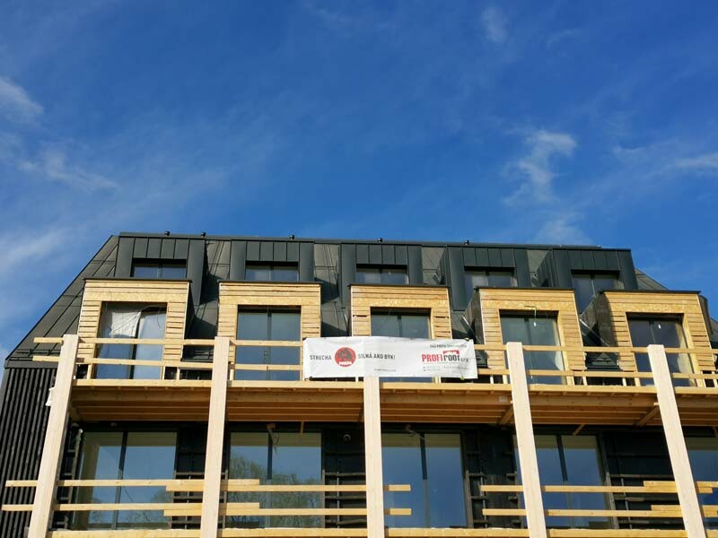 Detail vikiere strecha s plachtou PREFA.