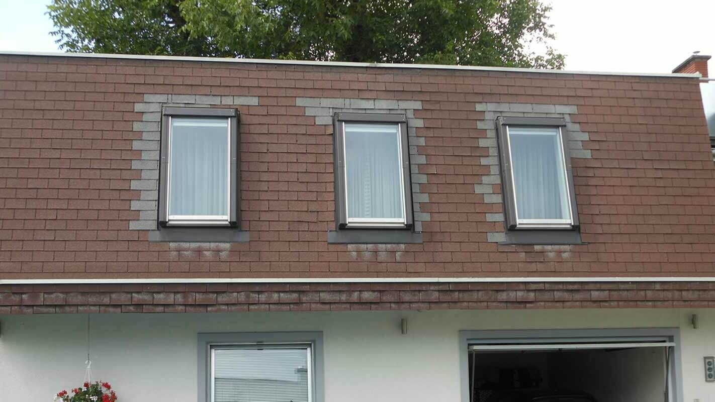 Stav pred dobudovaním podkrovia vrátane troch okien, na ktorom budú použité PREFA falcované šindle