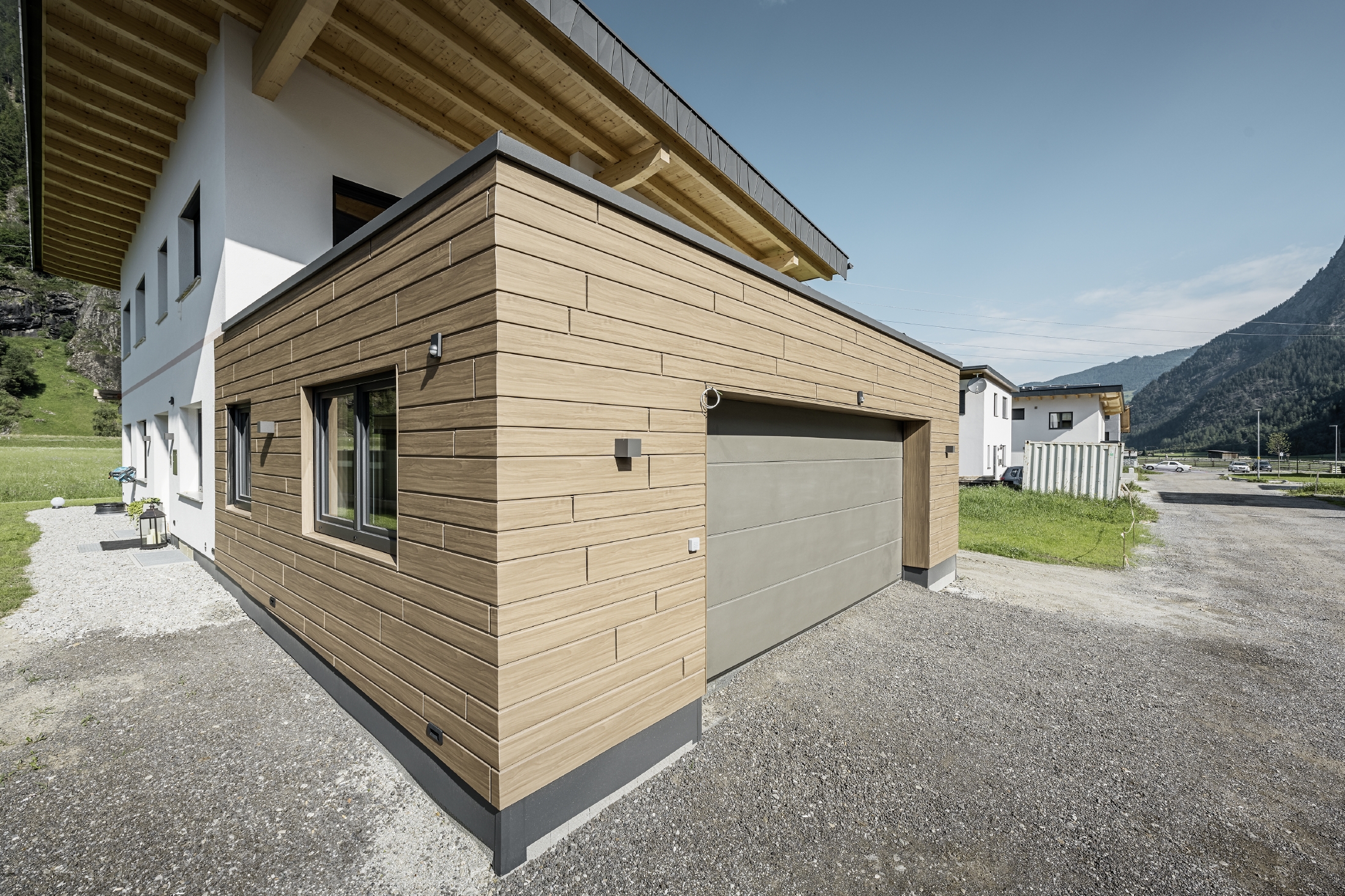 Referenčné objekty PREFA Fasádne systémy Siding 38 vlašský orech hnedý