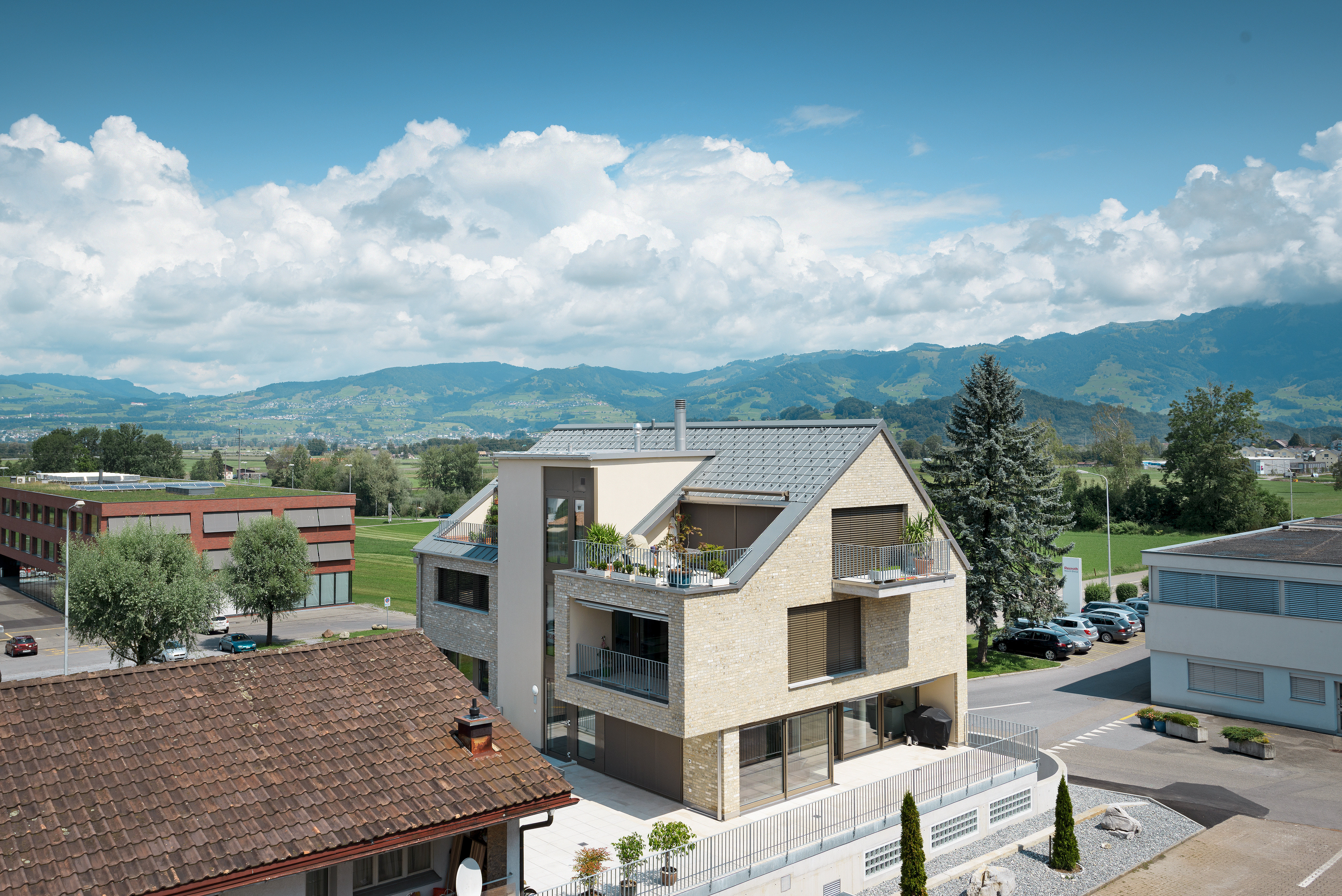 Referenčné objekty PREFA Strešné systémy Falcovaná škridla 07 P.10 svetlošedá