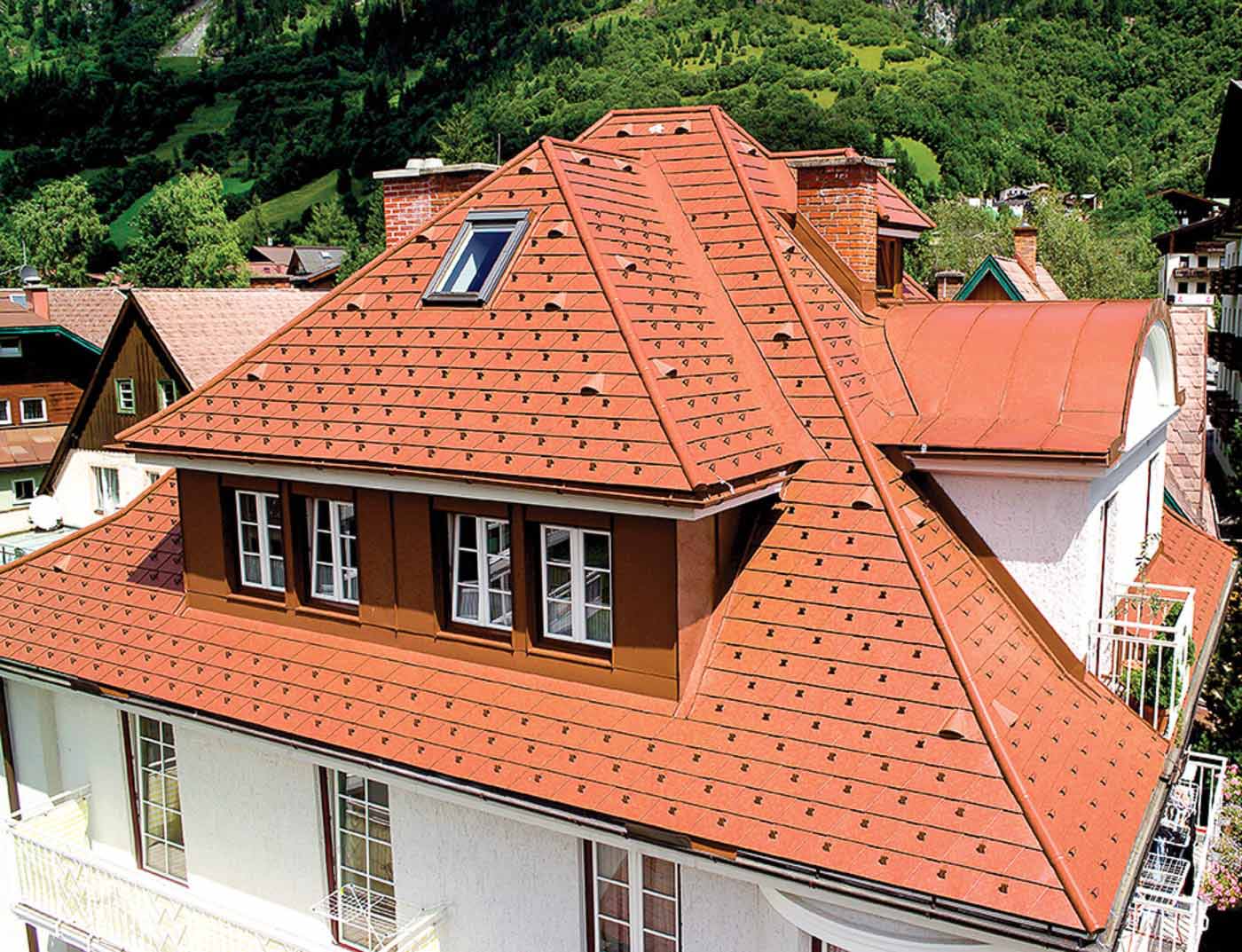 Referenčné objekty PREFA Strešné systémy Falcovaný šindeľ 04 P.10 tehlovočervená