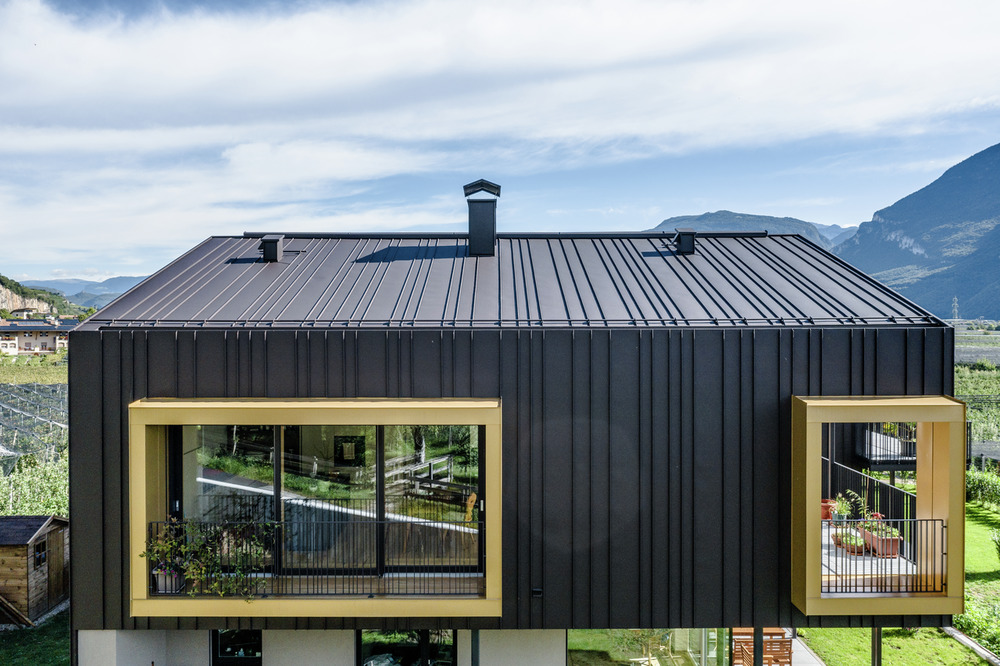 Referenčné objekty PREFA Fasádne systémy Fasádne systém Prefalz ® 11 P.10 orieškovohnedá