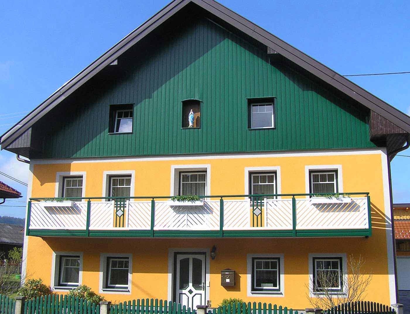 Referenčné objekty PREFA Fasádne systémy Siding 06 P.10 machovozelená