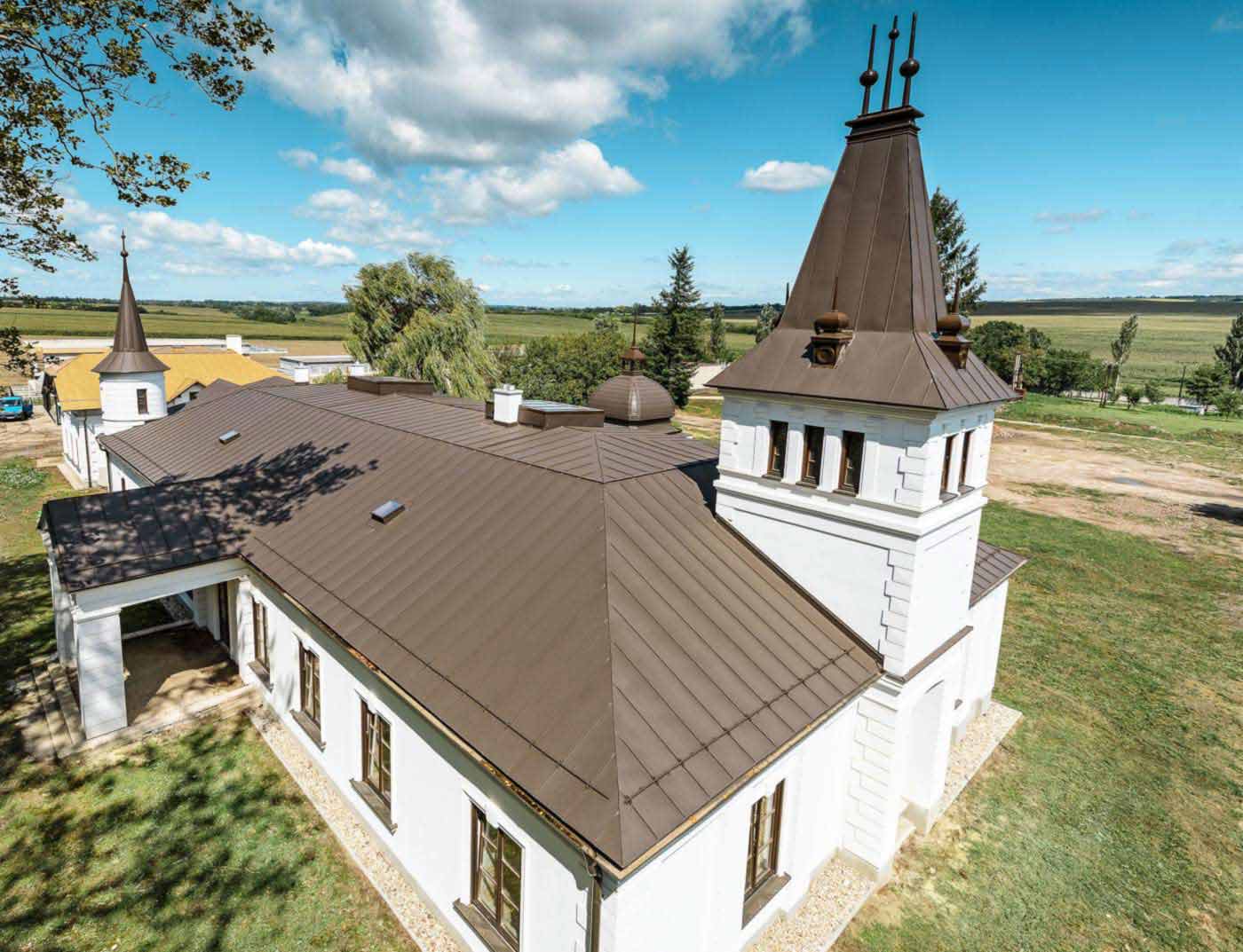 Referenčné objekty PREFA Strešné systémy Strešné systém Prefalz ® 01 P.10 hnedá