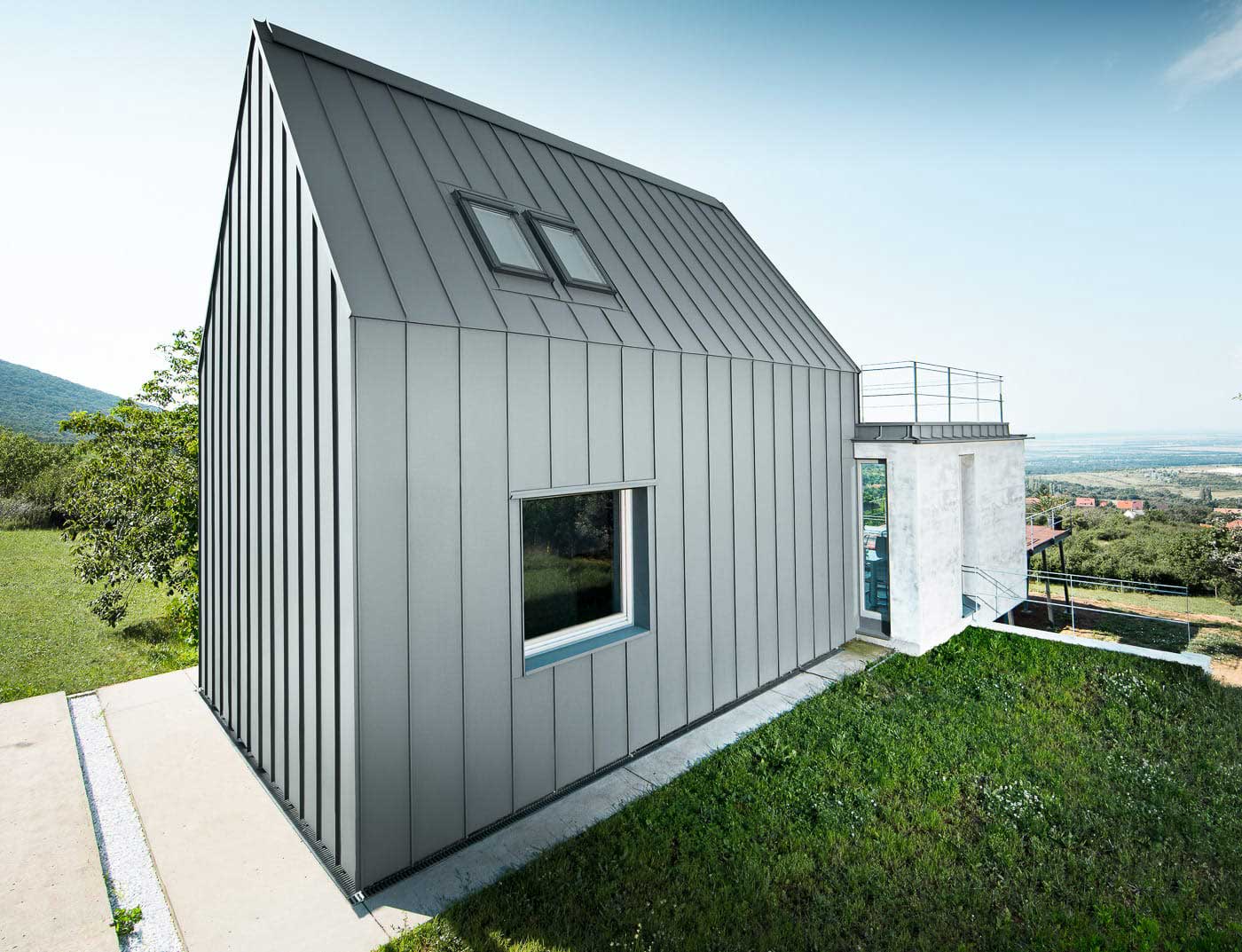 Referenčné objekty PREFA Fasádne systémy Fasádne systém Prefalz ® 07 P.10 svetlošedá