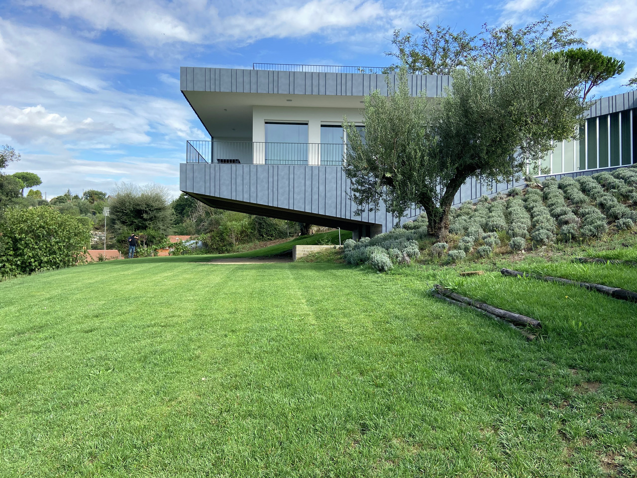 Referenčné objekty PREFA Fasádne systémy Fasádne systém Prefalz ® 43 P.10 kamenná šedá